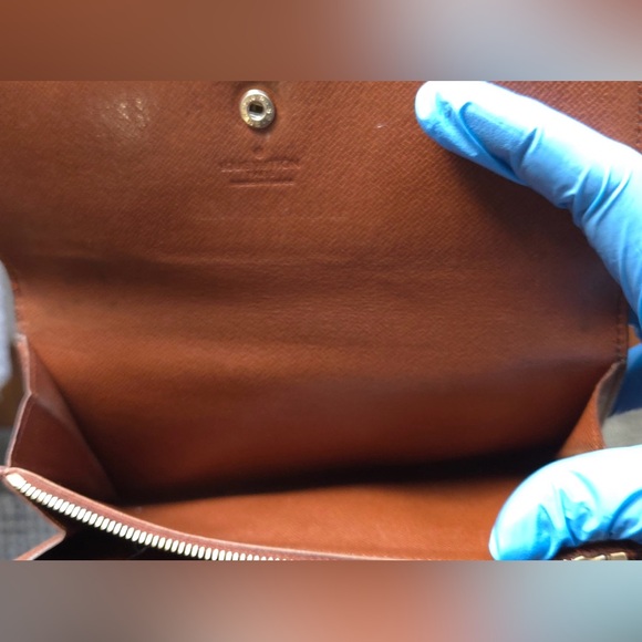 LOUIS VUITTON WALLET - Picture 11 of 16